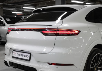 Подержанный автомобиль Porsche Cayenne 2020 года (29 фото)