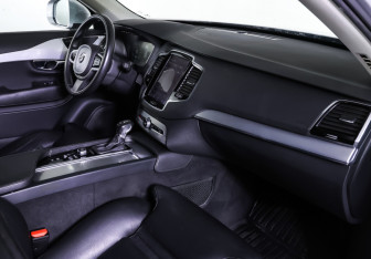 Подержанный автомобиль Volvo XC90 2019 года (11 фото)