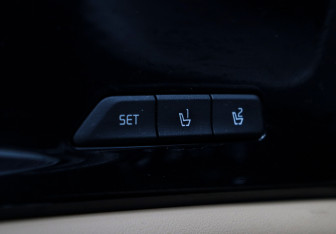 Подержанный автомобиль Kia Carnival 2021 года (15 фото)