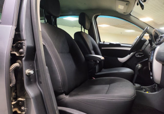 Подержанный автомобиль Nissan Terrano 2015 года (13 фото)