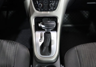 Подержанный автомобиль Opel Astra Hatchback 2011 года (18 фото)