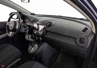 Подержанный автомобиль Mazda 2 Hatchback 2012 года (13 фото)