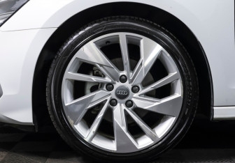 Подержанный автомобиль Audi A3 Hatchback 2020 года (17 фото)