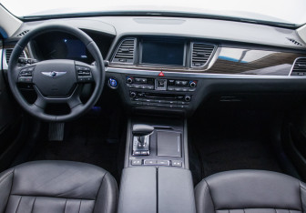 Подержанный автомобиль Genesis G80 2019 года (13 фото)