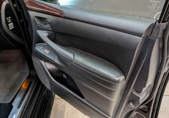 Подержанный автомобиль Lexus LX 2010 года (25 фото)