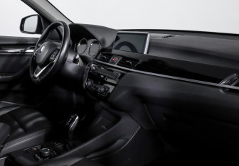 Подержанный автомобиль BMW X1 2020 года (9 фото)