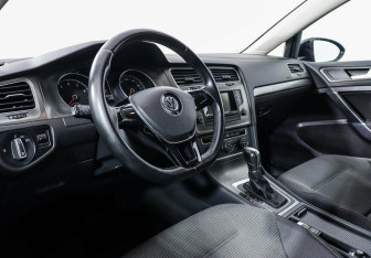 Подержанный автомобиль Volkswagen Golf Hatchback 2013 года (6 фото)
