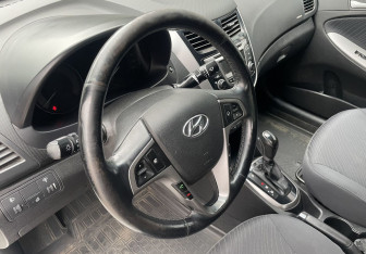 Подержанный автомобиль Hyundai Solaris Sedan 2015 года (14 фото)
