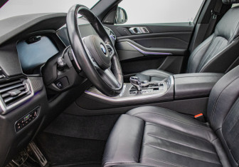 Подержанный автомобиль BMW X5 2018 года (10 фото)