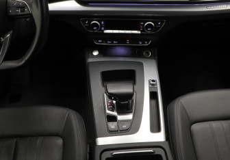 Подержанный автомобиль Audi Q5 2022 года (15 фото)