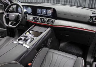 Подержанный автомобиль Jaecoo J8 2024 года (11 фото)