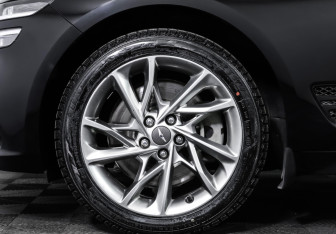 Подержанный автомобиль Genesis G70 2021 года (31 фото)