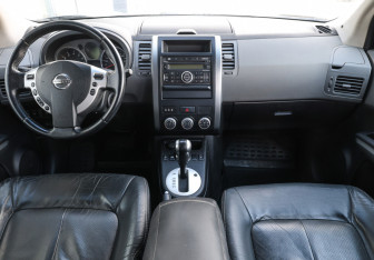 Подержанный автомобиль Nissan X-Trail 2008 года (14 фото)