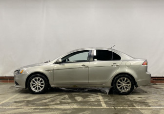 Подержанный автомобиль Mitsubishi Lancer Sedan 2012 года (8 фото)