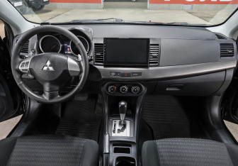 Подержанный автомобиль Mitsubishi Lancer Sedan 2012 года (14 фото)