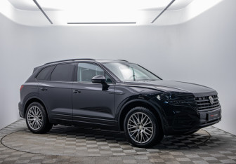 Подержанный автомобиль Volkswagen Touareg 2019 года (3 фото)