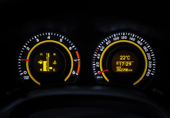 Подержанный автомобиль Toyota Corolla Sedan 2012 года (16 фото)