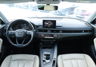 Подержанный автомобиль Audi A4 Sedan 2019 года (12 фото)