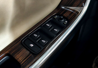 Подержанный автомобиль Volvo S60 2010 года (14 фото)