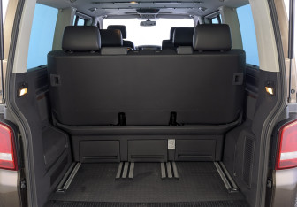 Подержанный автомобиль Volkswagen Multivan 2012 года (10 фото)