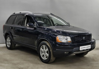 Подержанный автомобиль Volvo XC90 2006 года (3 фото)