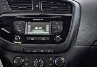 Подержанный автомобиль Kia Ceed Hatchback 2014 года (17 фото)