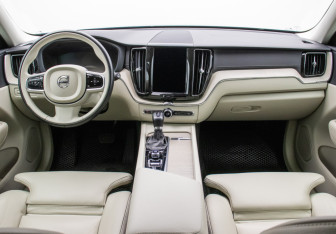 Подержанный автомобиль Volvo XC60 2021 года (13 фото)