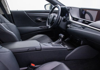Подержанный автомобиль Lexus ES 2021 года (9 фото)