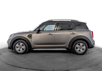 Подержанный автомобиль MINI Countryman 2018 года (8 фото)