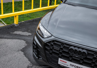 Подержанный автомобиль Audi Q5 2021 года (15 фото)
