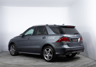 Подержанный автомобиль Mercedes-Benz GLE 2017 года (4 фото)