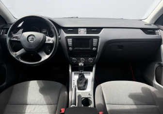 Подержанный автомобиль Skoda Octavia Liftback 2015 года (13 фото)