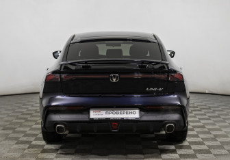 Подержанный автомобиль Changan UNI-V 2023 года (6 фото)