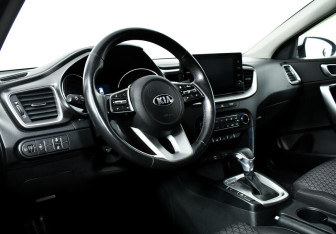 Подержанный автомобиль Kia Ceed Wagon 2020 года (10 фото)