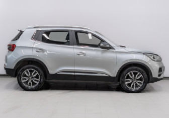 Подержанный автомобиль Chery Tiggo 4 2022 года (4 фото)