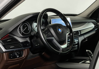 Подержанный автомобиль BMW X5 2017 года (11 фото)