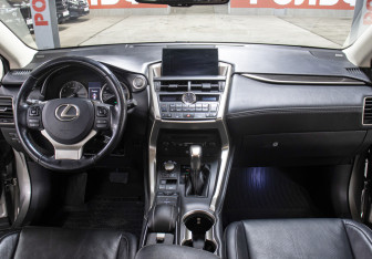 Подержанный автомобиль Lexus NX 2016 года (14 фото)