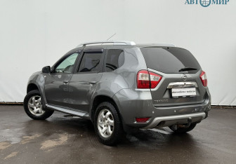 Подержанный автомобиль Nissan Terrano 2014 года (7 фото)