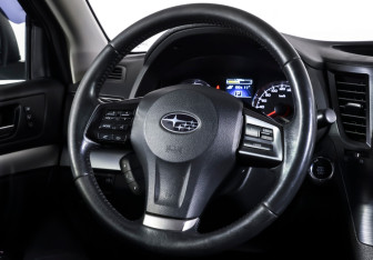 Подержанный автомобиль Subaru Outback Wagon 2012 года (13 фото)