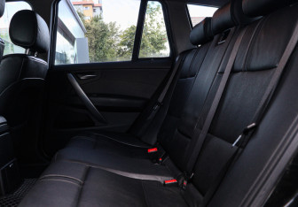 Подержанный автомобиль BMW X3 2010 года (9 фото)