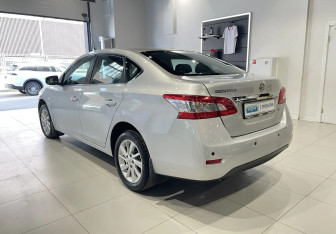 Подержанный автомобиль Nissan Sentra Sedan 2015 года (6 фото)
