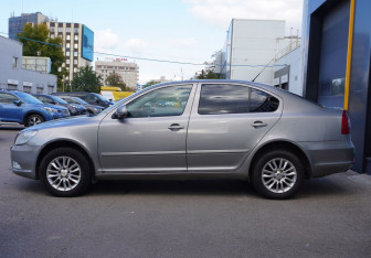 Подержанный автомобиль Skoda Octavia Liftback 2008 года (8 фото)