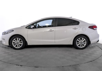 Подержанный автомобиль Kia Cerato Sedan 2018 года (8 фото)