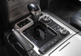 Подержанный автомобиль Toyota Land Cruiser Suv 2016 года (18 фото)