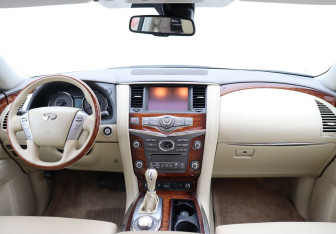 Подержанный автомобиль Infiniti QX80 2015 года (13 фото)
