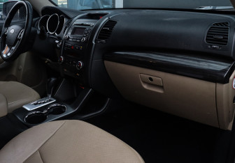 Подержанный автомобиль Kia Sorento 2011 года (9 фото)