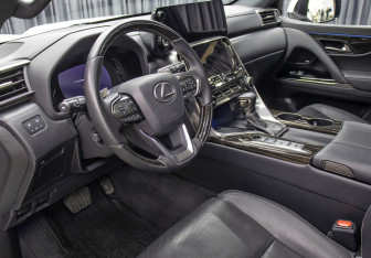 Подержанный автомобиль Lexus LX 2022 года (17 фото)