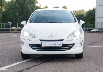 Подержанный автомобиль Peugeot 408 2014 года (2 фото)
