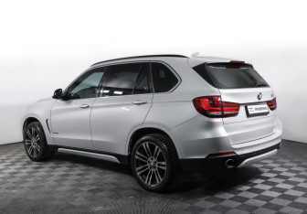 Подержанный автомобиль BMW X5 2016 года (7 фото)