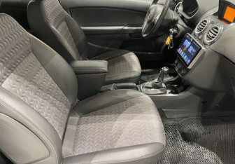 Подержанный автомобиль Opel Corsa 2011 года (9 фото)